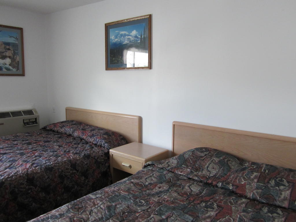 Oasis Hotel Cache Creek Ruang foto