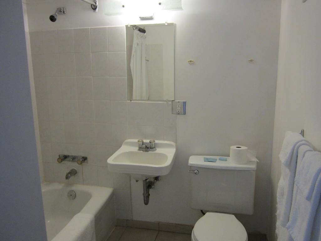 Oasis Hotel Cache Creek Ruang foto