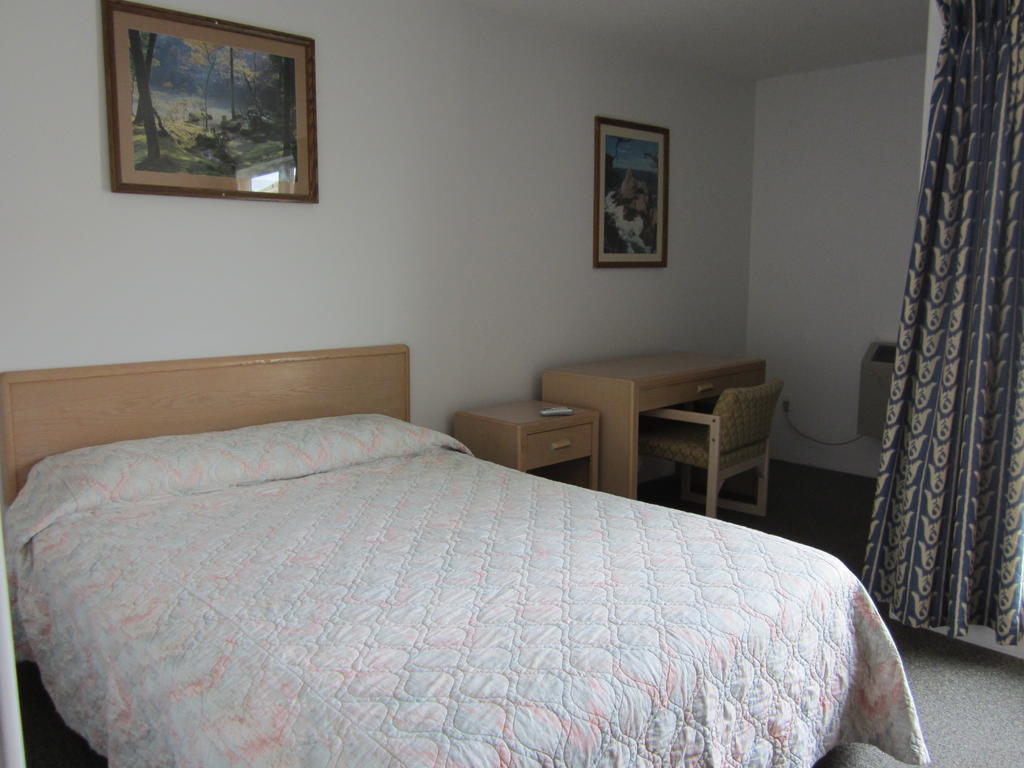 Oasis Hotel Cache Creek Ruang foto
