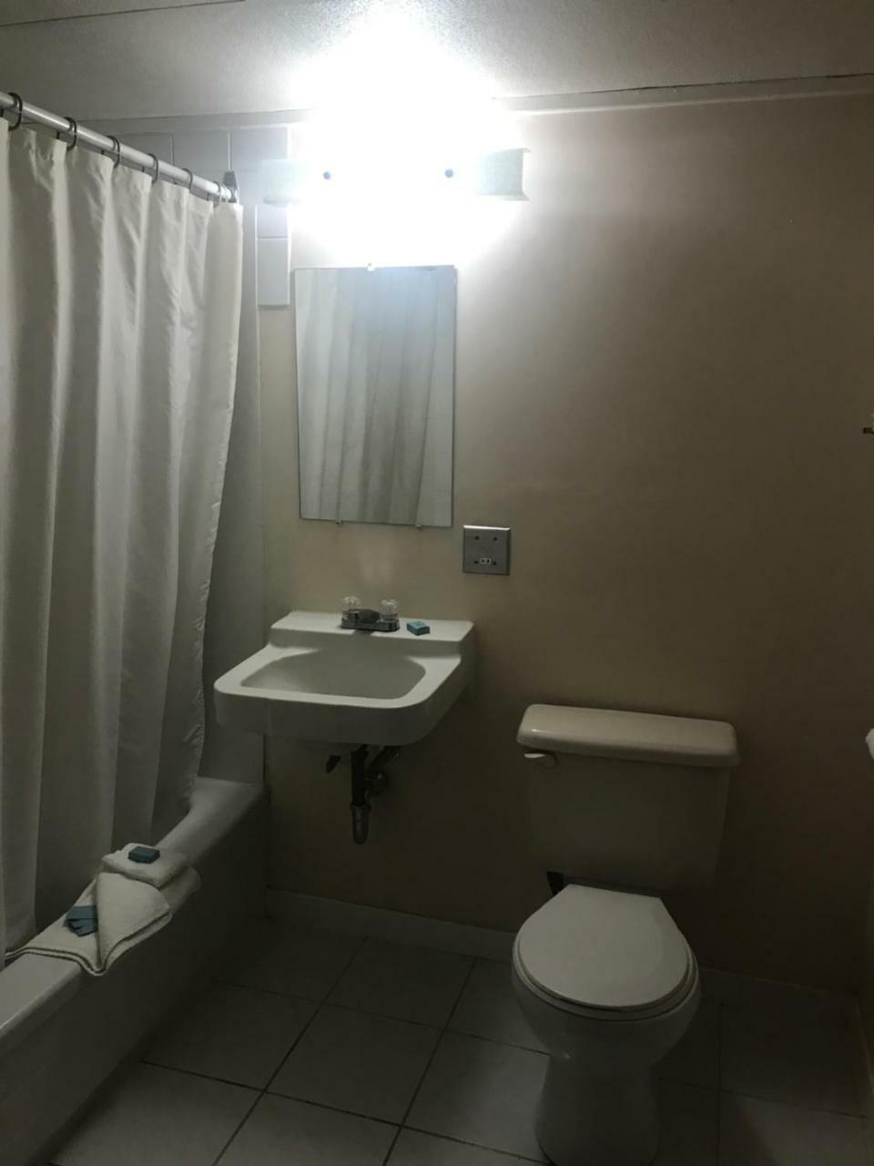 Oasis Hotel Cache Creek Bagian luar foto